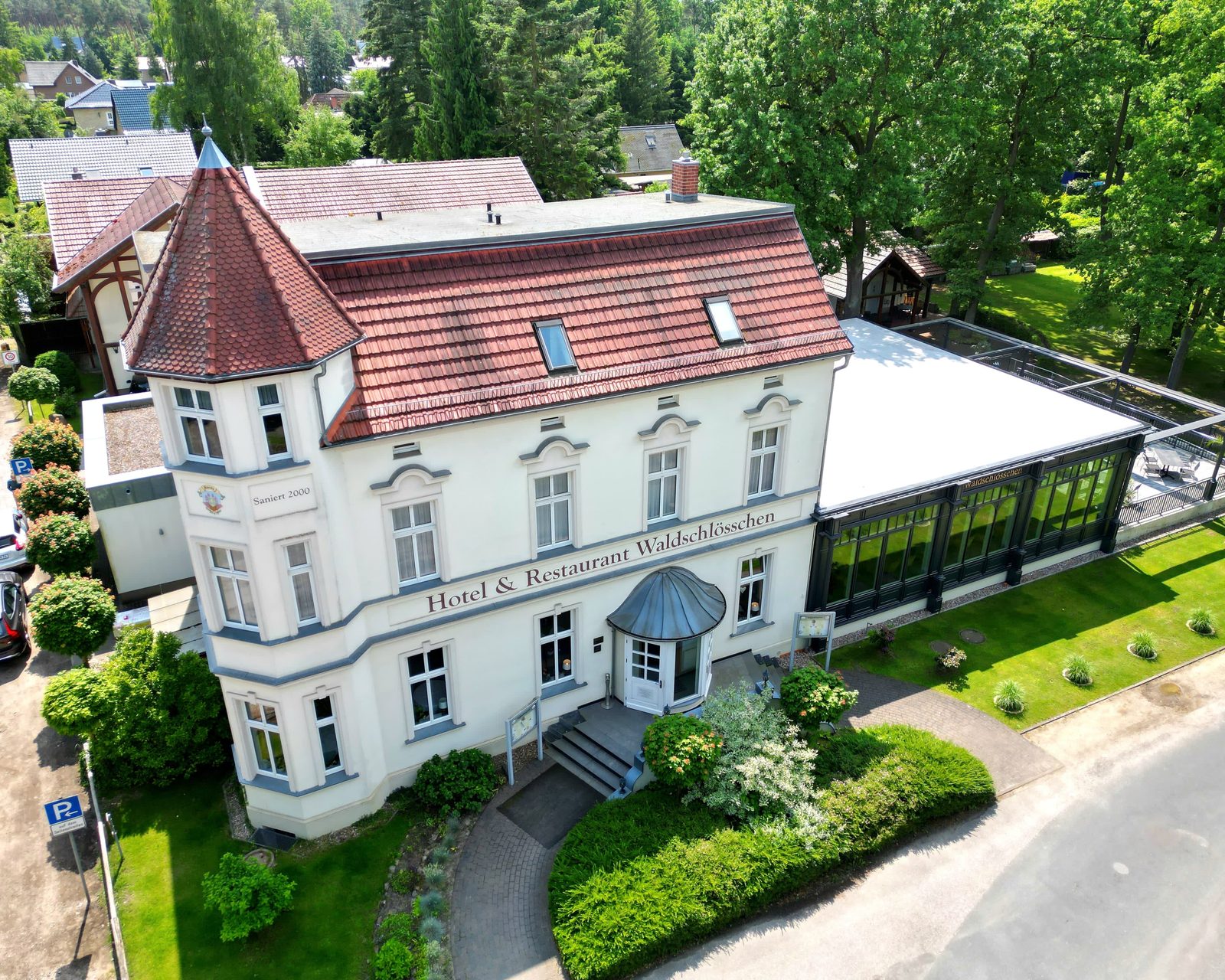 Das Hotel Waldschlösschen in Kyritz aus der Luft